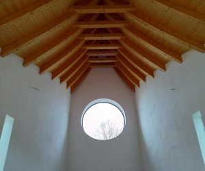 interier kaple v Černém Dubu